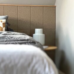 Akoestische vilt wand in moderne slaapkamer