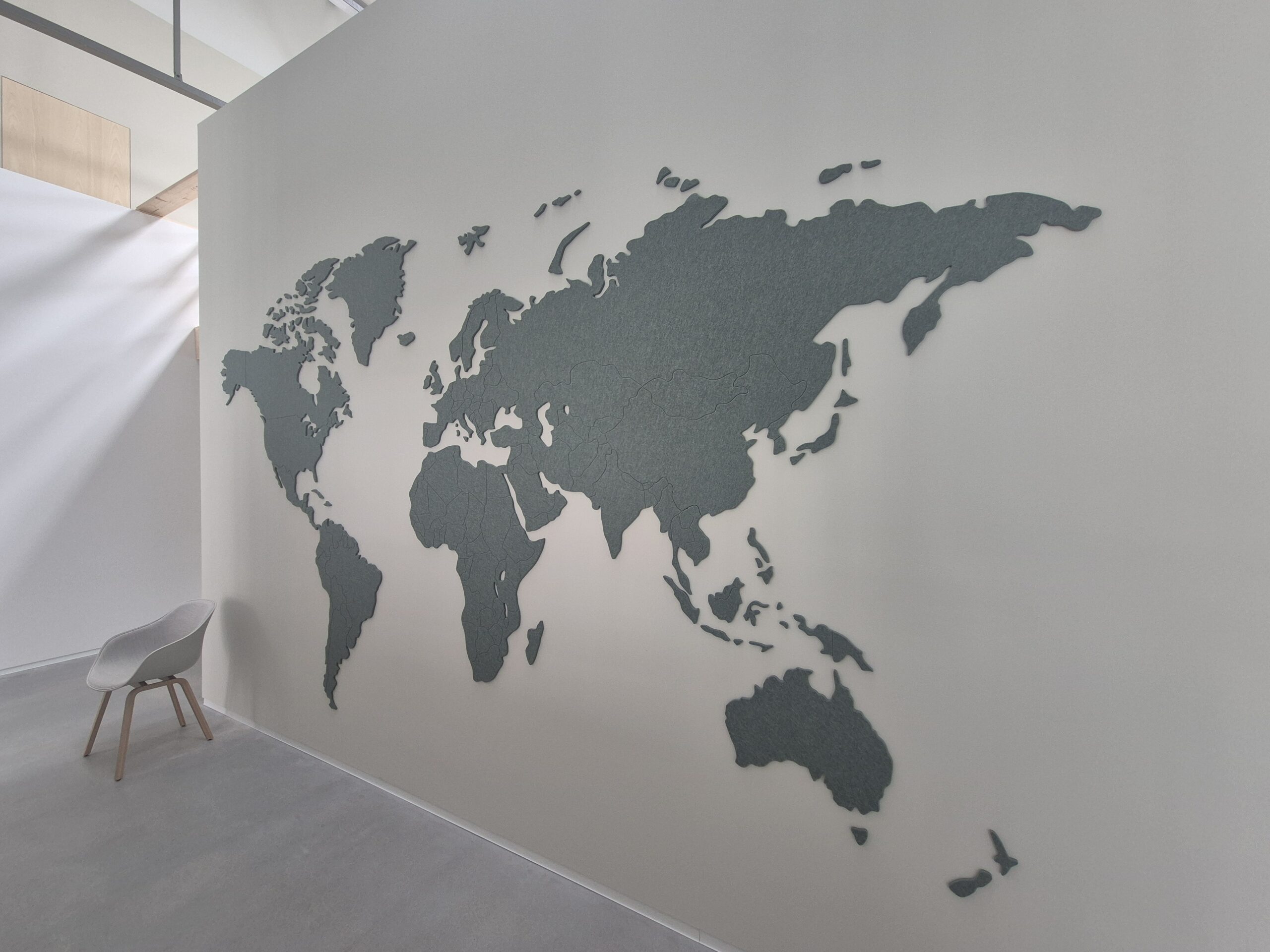 Vilt maatwerk wereldkaart - vilt prikwand - vilt prikbord